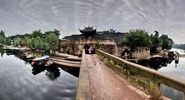京杭大运河苏北运河淮安段现平流雾